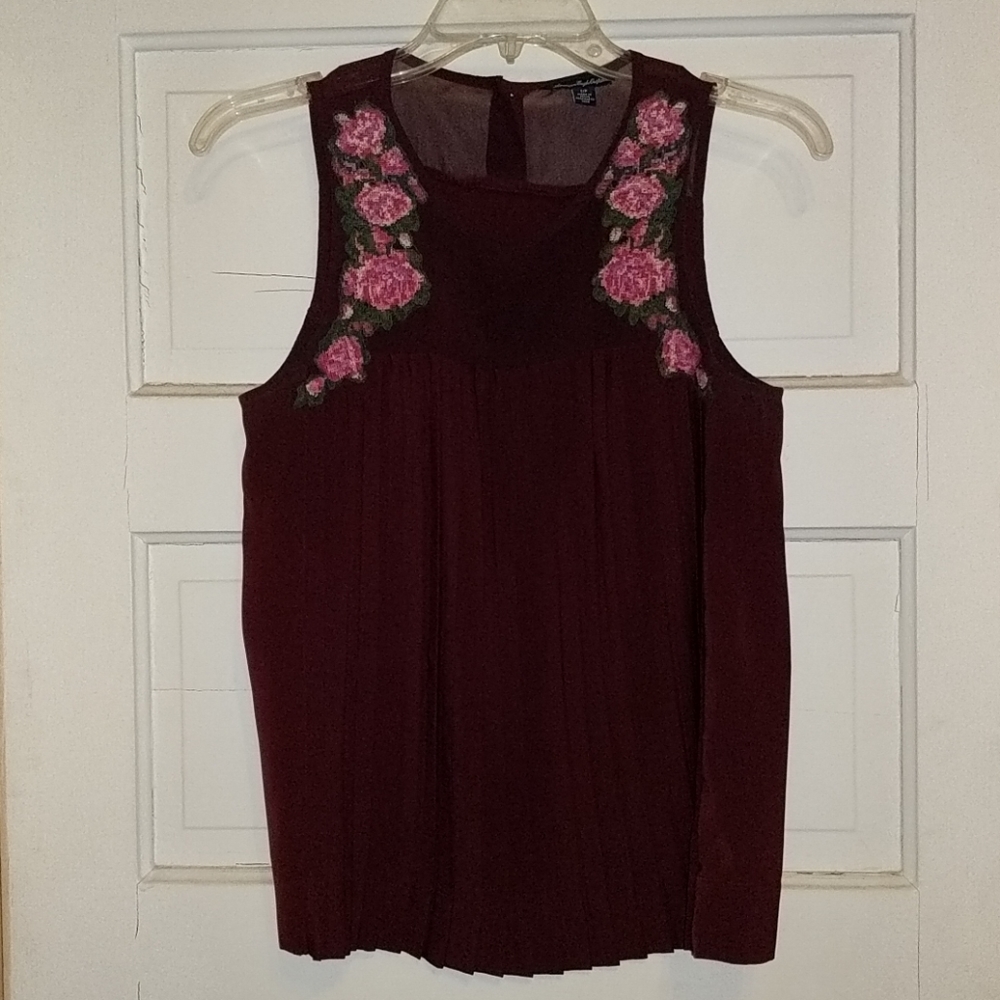 Maroon pleated tank top with embroidery